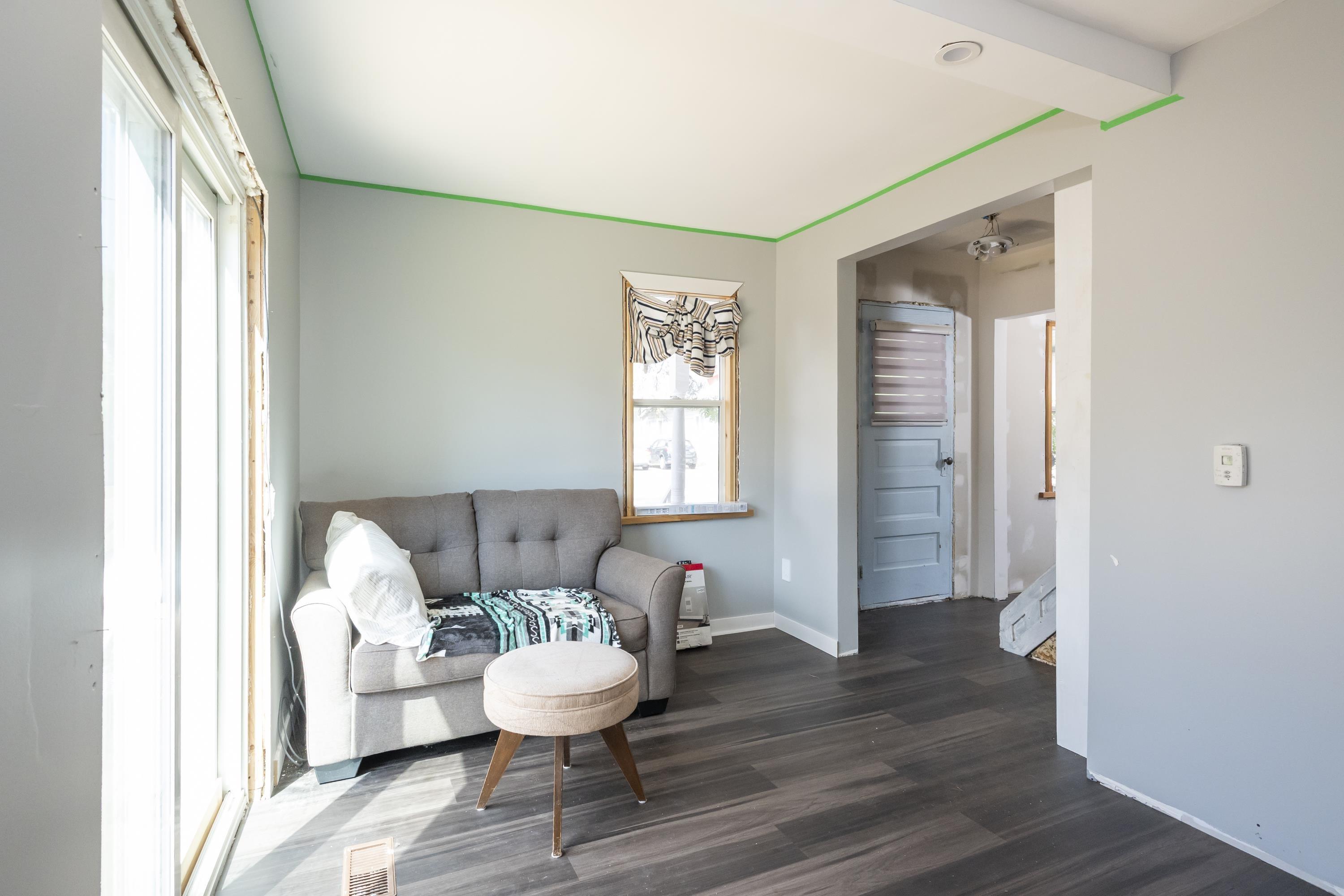 73 Empress Ave N, Thunder Bay, ON - Indoor Photo Showing Living Room