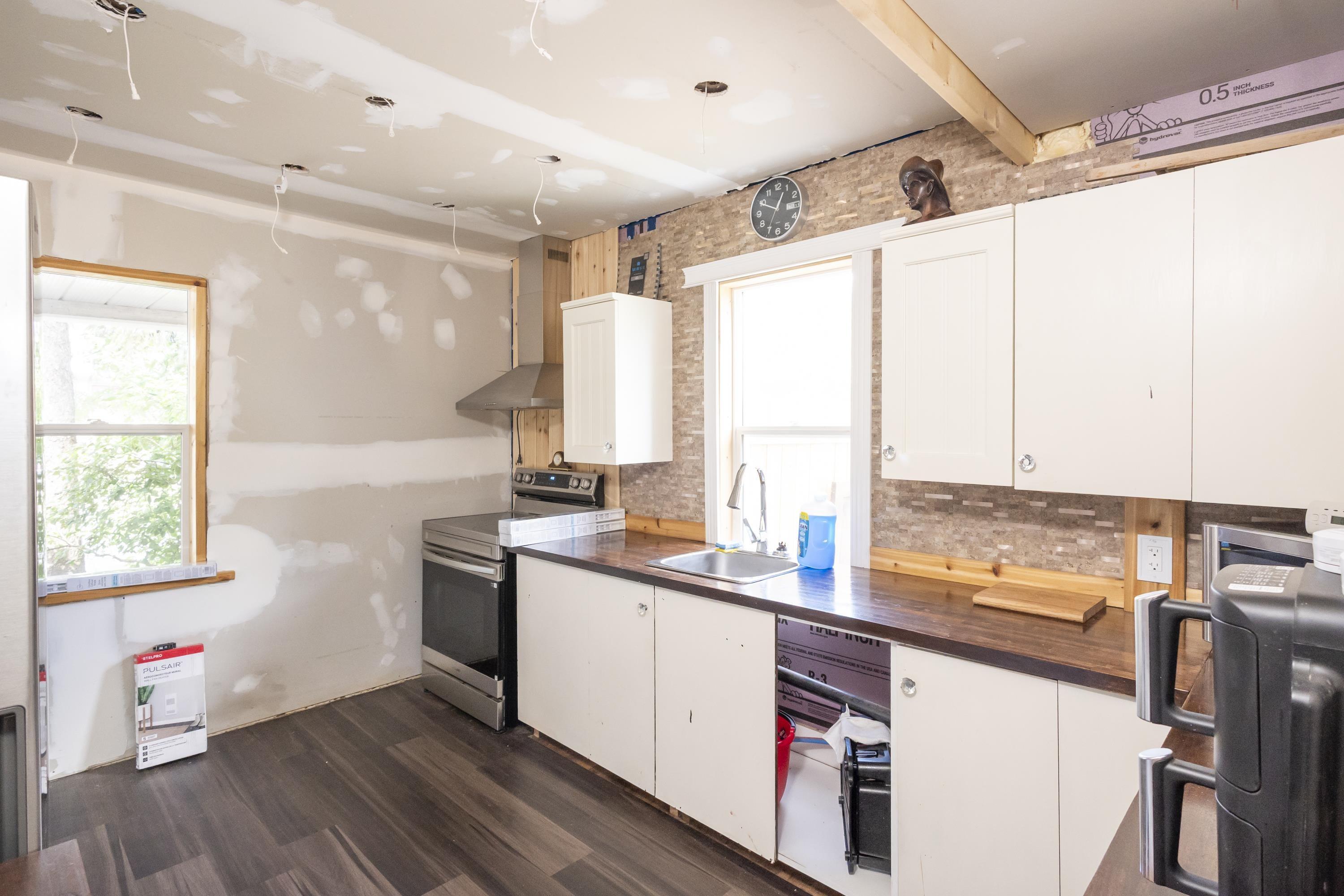 73 Empress Ave N, Thunder Bay, ON - Indoor Photo Showing Kitchen