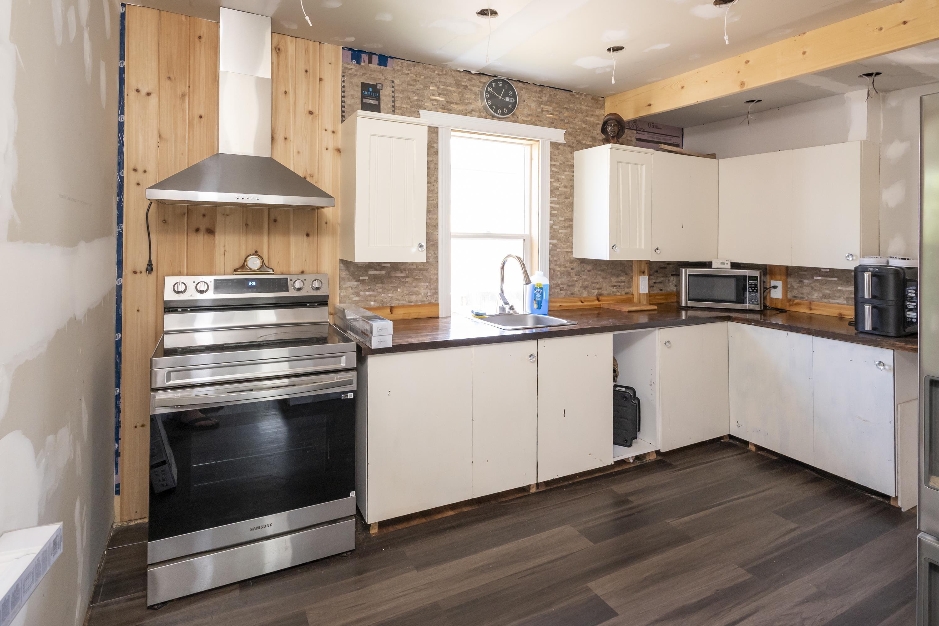 73 Empress Ave N, Thunder Bay, ON - Indoor Photo Showing Kitchen