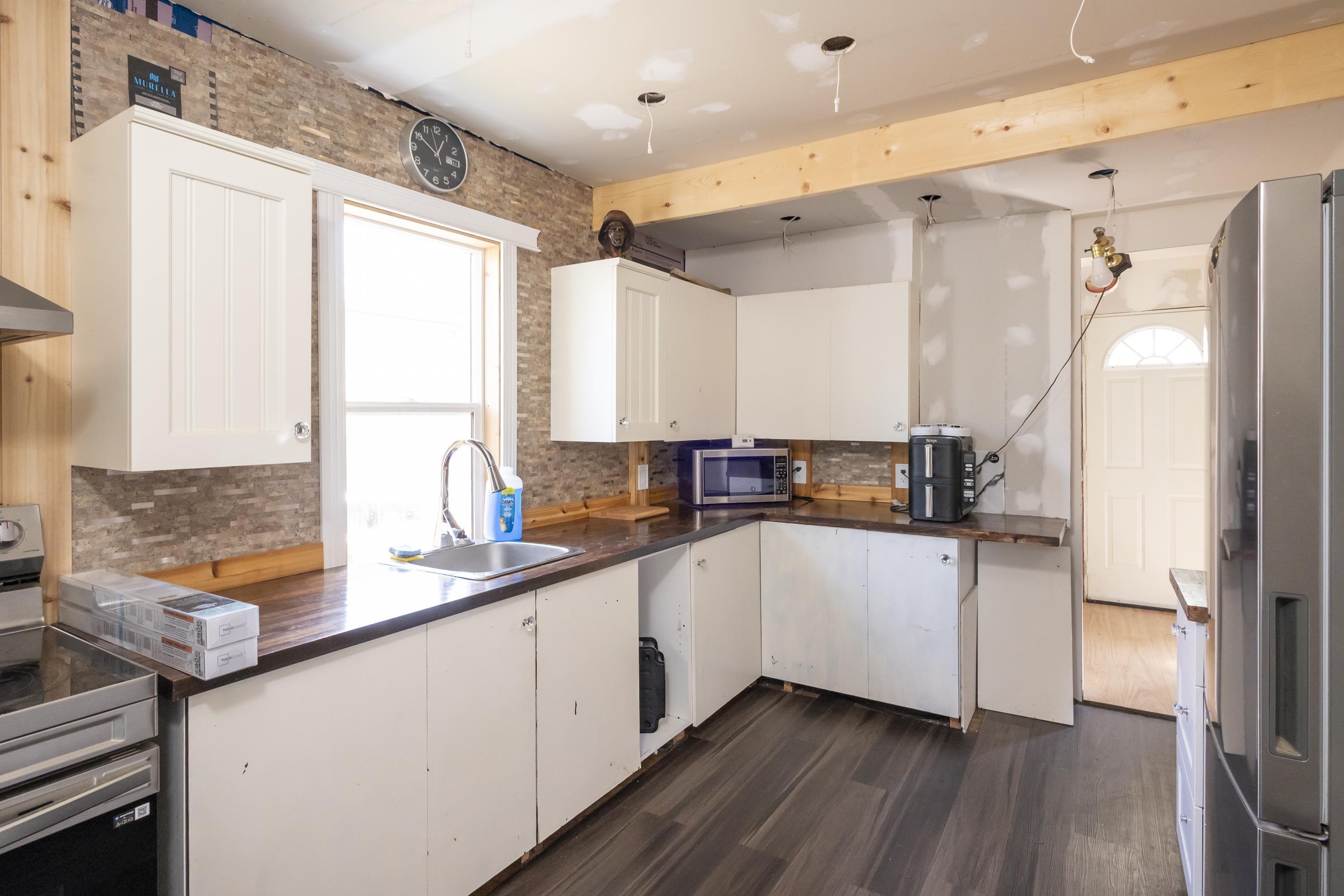 73 Empress Ave N, Thunder Bay, ON - Indoor Photo Showing Kitchen With Upgraded Kitchen