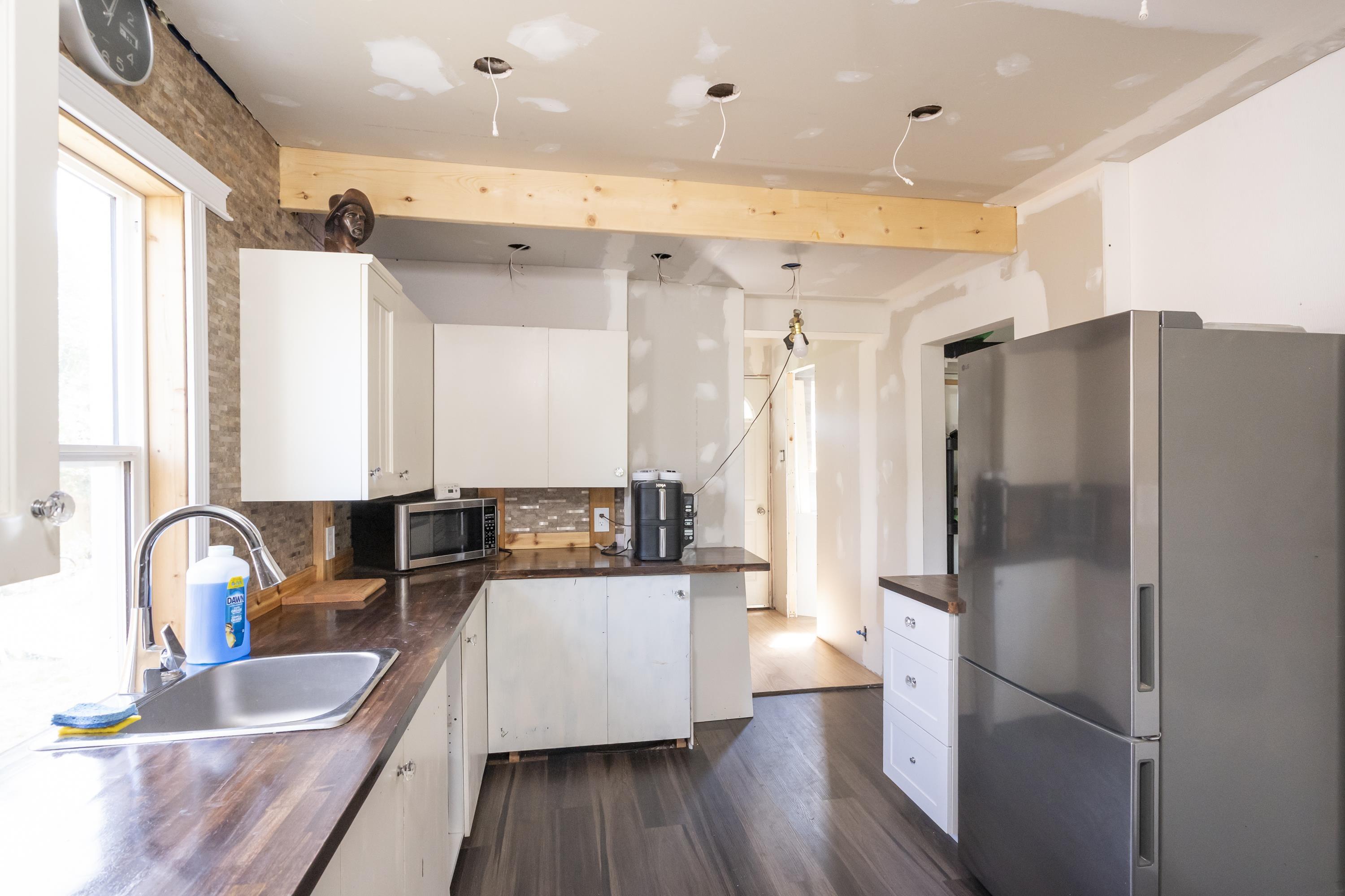 73 Empress Ave N, Thunder Bay, ON - Indoor Photo Showing Kitchen With Upgraded Kitchen