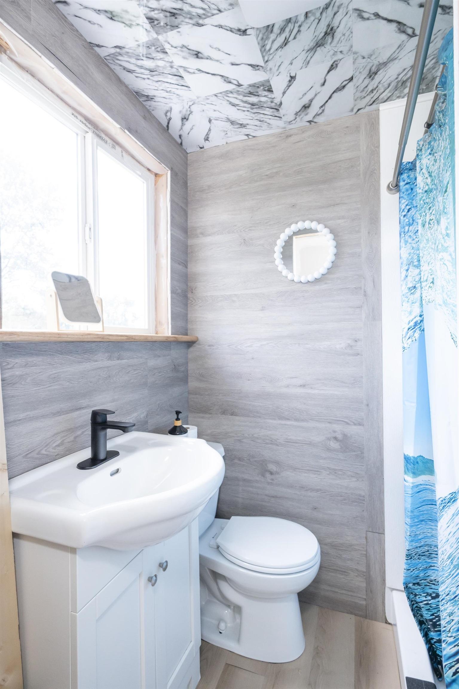 73 Empress Ave N, Thunder Bay, ON - Indoor Photo Showing Bathroom