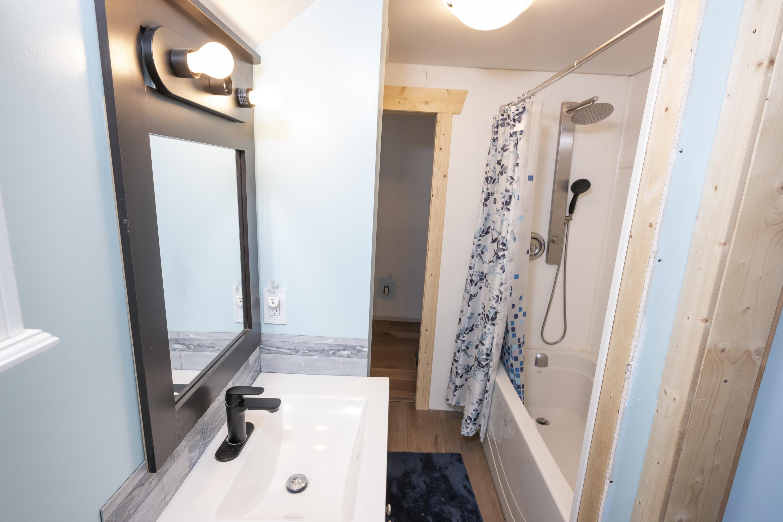 73 Empress Ave N, Thunder Bay, ON - Indoor Photo Showing Bathroom