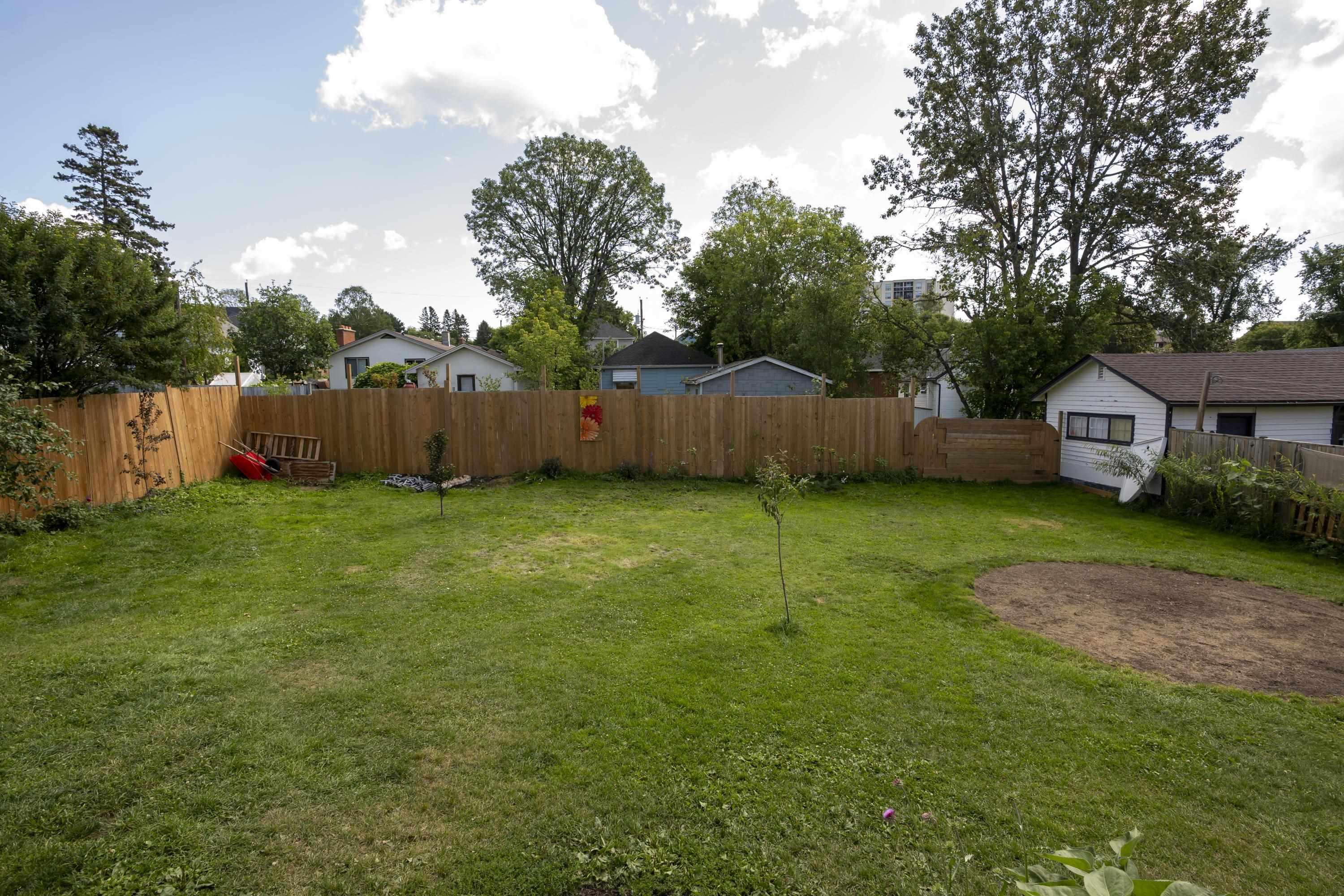 73 Empress Ave N, Thunder Bay, ON - Outdoor With Backyard