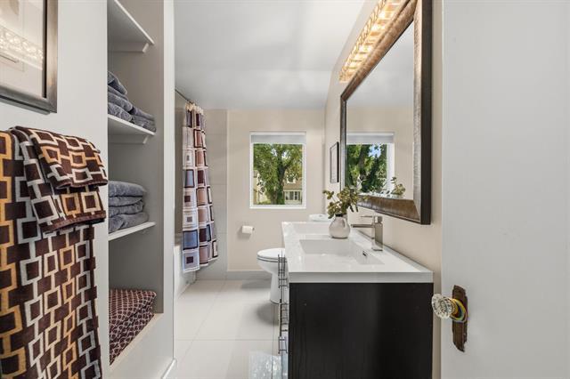 497 Brock St, Winnipeg, MB - Indoor