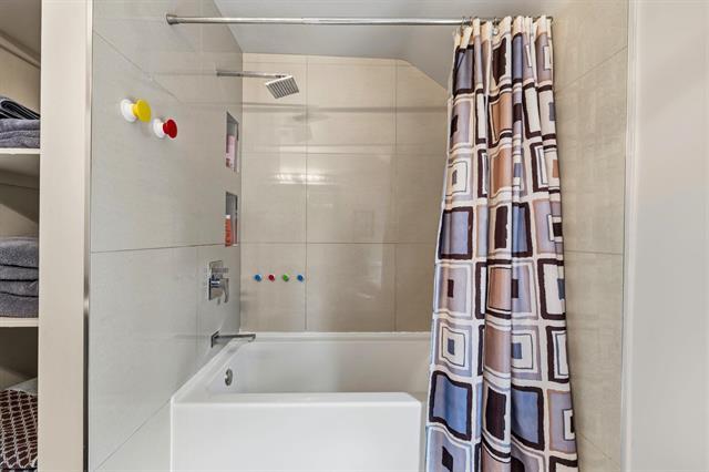 497 Brock St, Winnipeg, MB - Indoor Photo Showing Bathroom