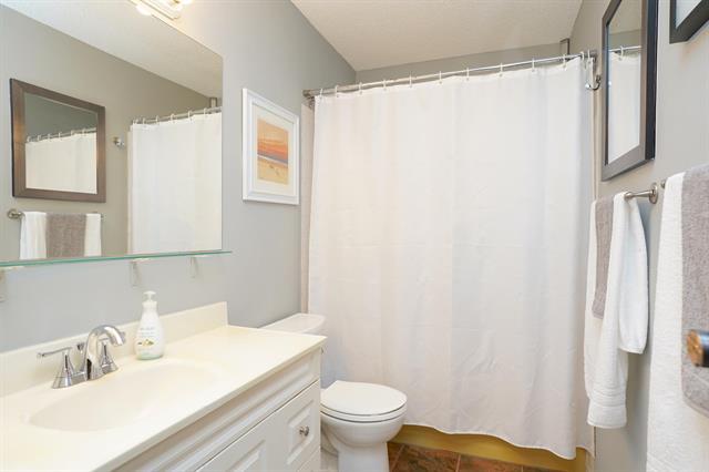 58 Amelia Cr, Winnipeg, MB - Indoor Photo Showing Bathroom
