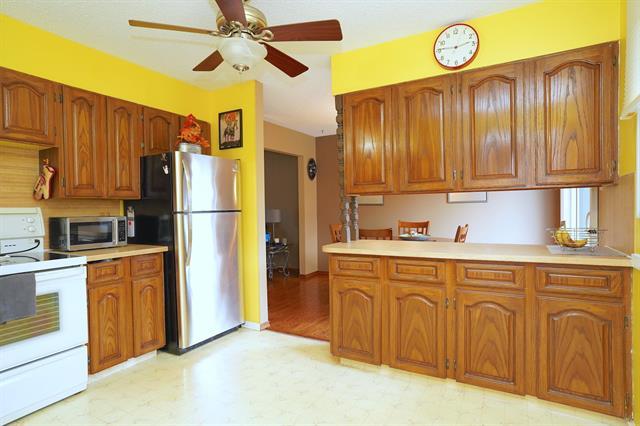 58 Amelia Cr, Winnipeg, MB - Indoor Photo Showing Kitchen