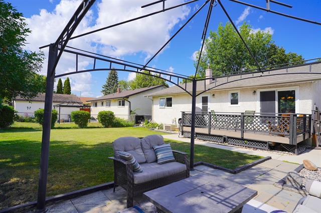 58 Amelia Cr, Winnipeg, MB - Outdoor With Deck Patio Veranda