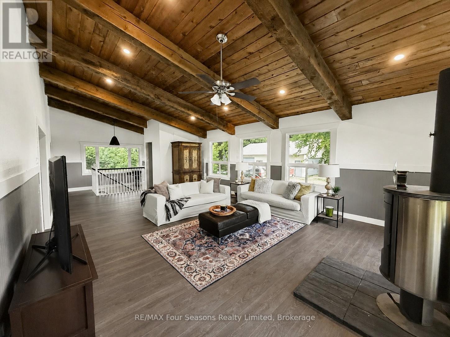 Vaulted ceiling - 7363 Sideroad 33 34 Road, Clearview, ON -