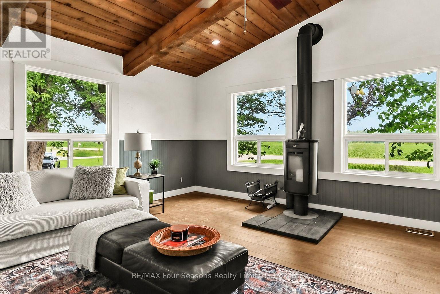 Wood burning fireplace - 7363 Sideroad 33 34 Road, Clearview, ON - Indoor Photo Showing Living Room