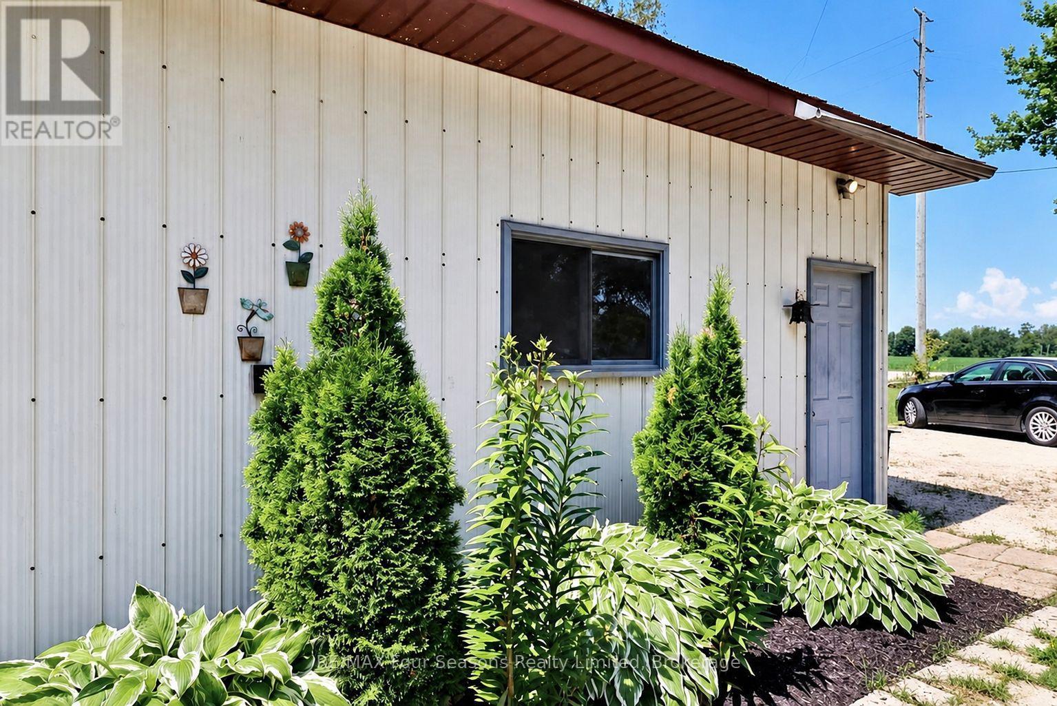 Side door Garage - 7363 Sideroad 33 34 Road, Clearview, ON - Outdoor