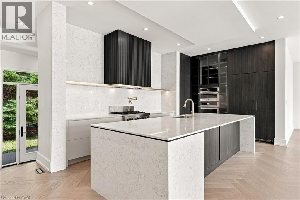 100 Appleby Place, Burlington, ON - Indoor Photo Showing Kitchen