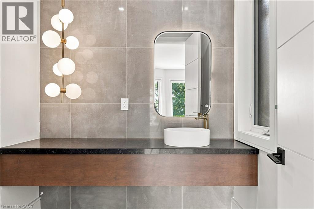 100 Appleby Place, Burlington, ON - Indoor Photo Showing Bathroom