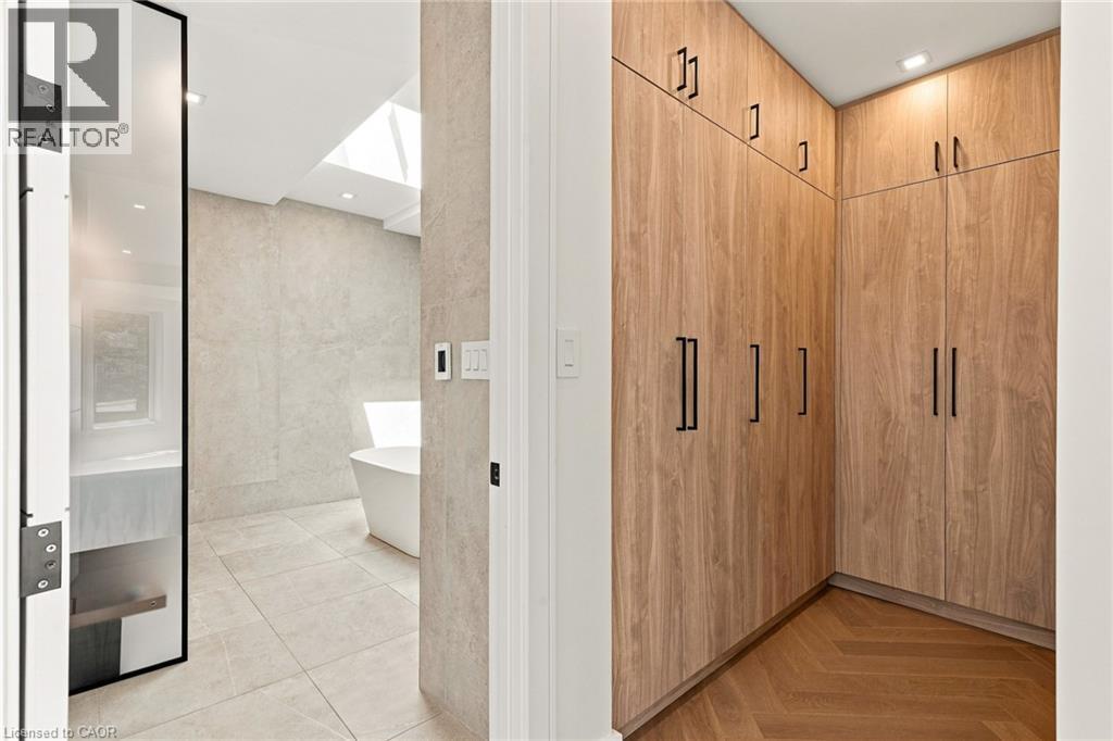 100 Appleby Place, Burlington, ON - Indoor