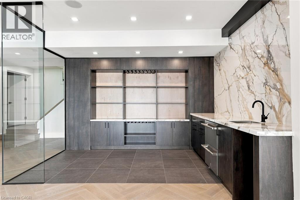 100 Appleby Place, Burlington, ON - Indoor