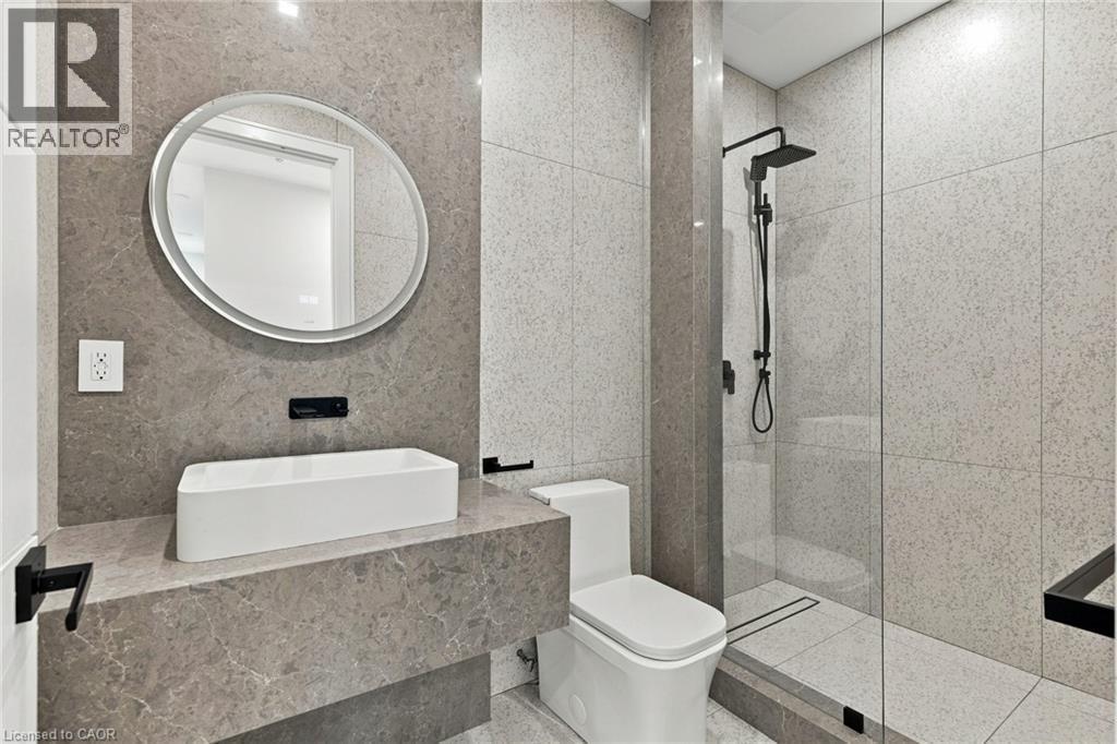 100 Appleby Place, Burlington, ON - Indoor Photo Showing Bathroom