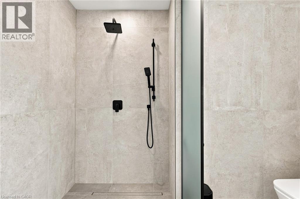 100 Appleby Place, Burlington, ON - Indoor Photo Showing Bathroom
