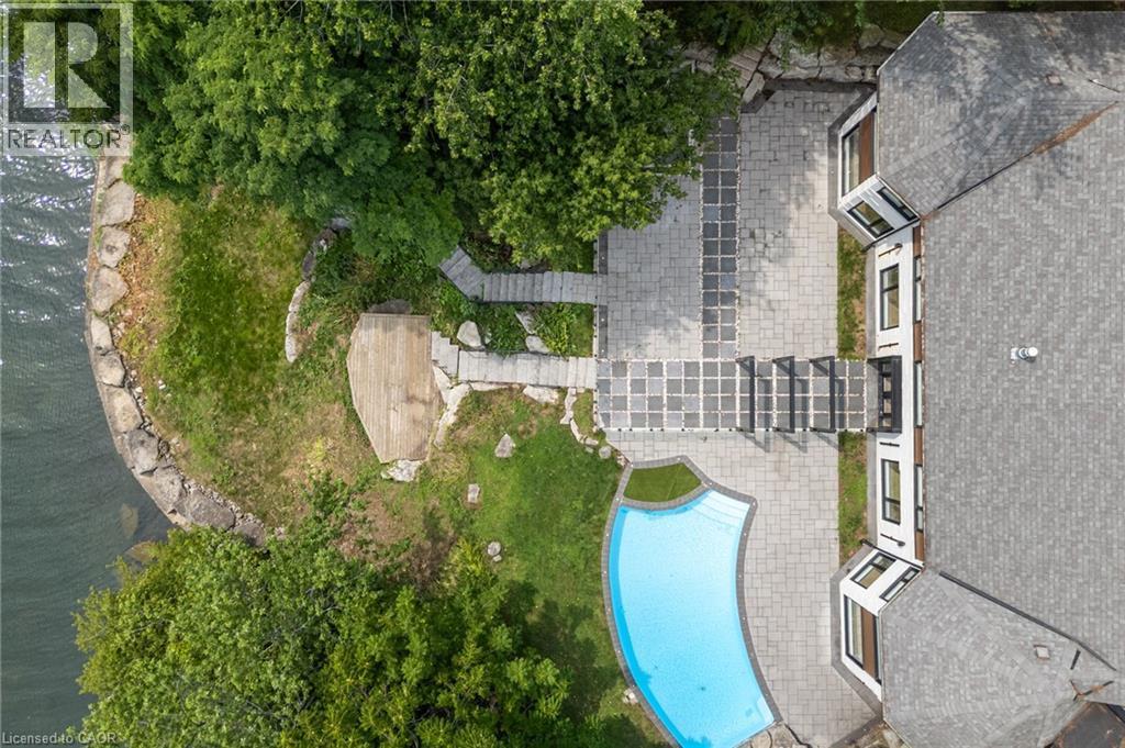 100 Appleby Place, Burlington, ON - Outdoor