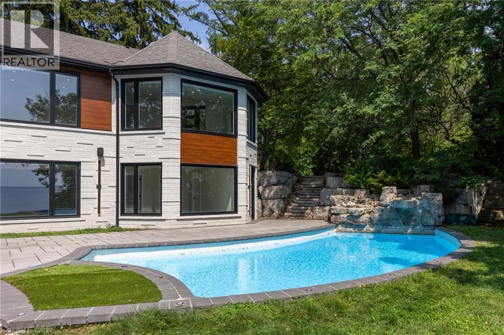 100 Appleby Place, Burlington, ON - Outdoor With In Ground Pool
