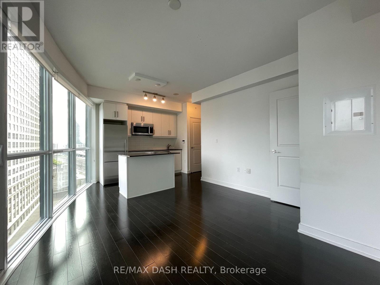 1005 - 1 The Esplanade Drive, Toronto, ON - Indoor Photo Showing Kitchen