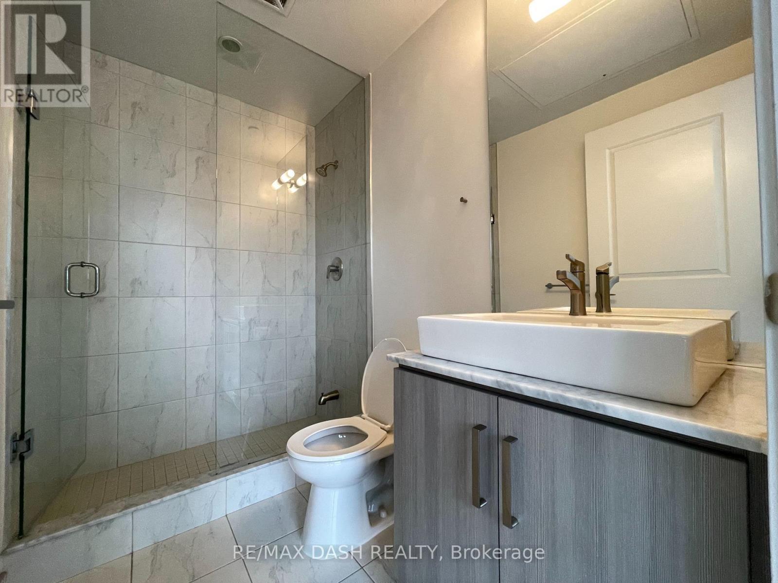 1005 - 1 The Esplanade Drive, Toronto, ON - Indoor Photo Showing Bathroom