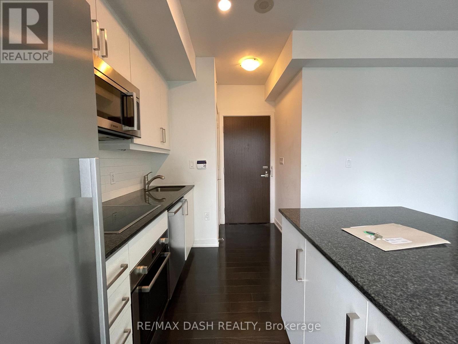 1005 - 1 The Esplanade Drive, Toronto, ON - Indoor Photo Showing Kitchen With Upgraded Kitchen