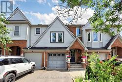 5 EVELYN BUCK LANE Aurora, ON L4G 7H9