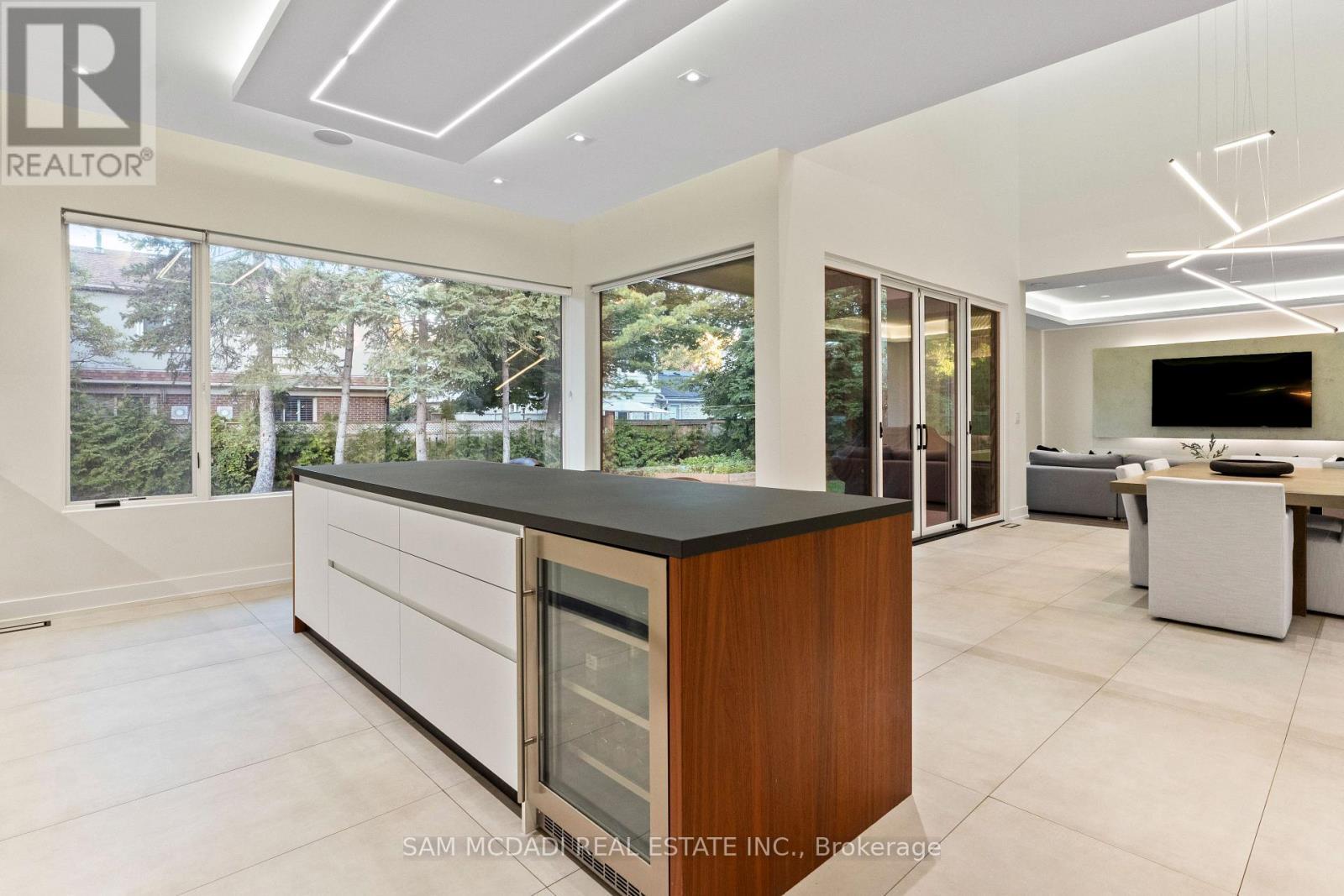 2075 Shawanaga Trail, Mississauga, ON - Indoor