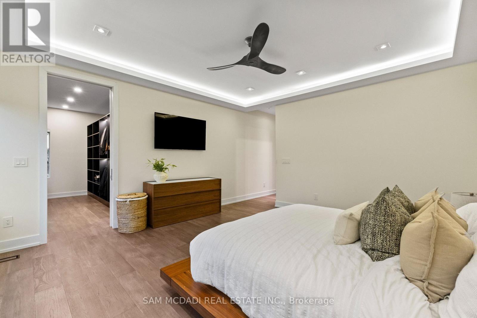 2075 Shawanaga Trail, Mississauga, ON - Indoor Photo Showing Bedroom
