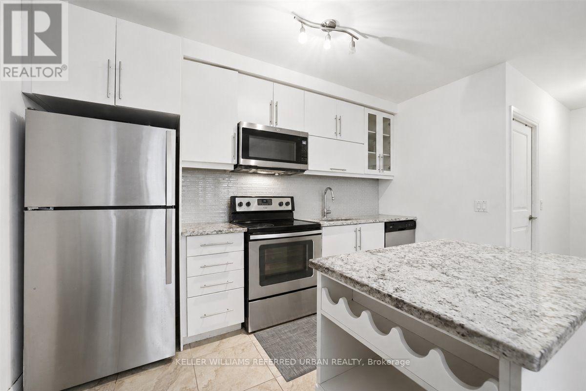 111 - 2800 Keele Street, Toronto, ON - Indoor Photo Showing Kitchen With Stainless Steel Kitchen With Upgraded Kitchen