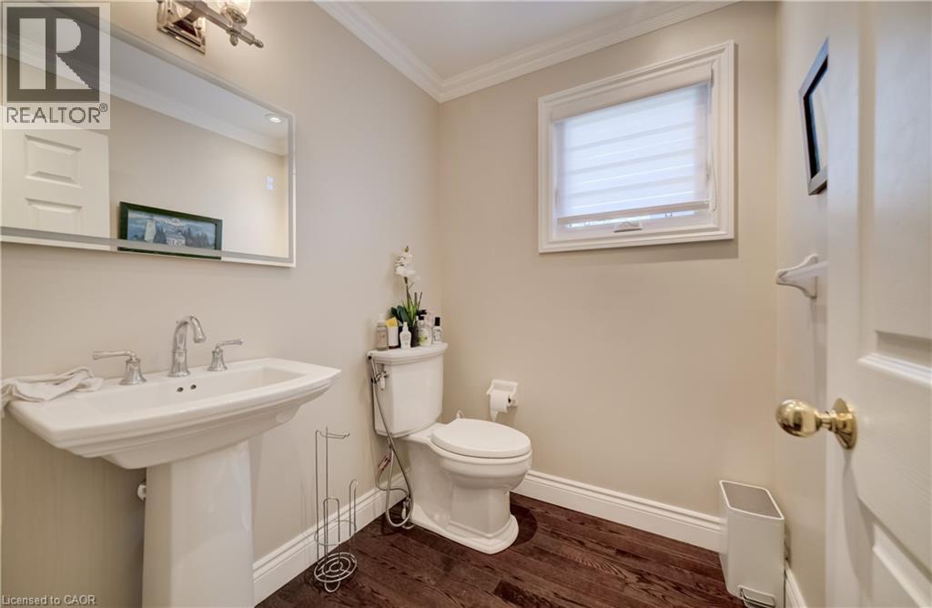 451 Burnett Avenue, Cambridge, ON - Indoor Photo Showing Bathroom
