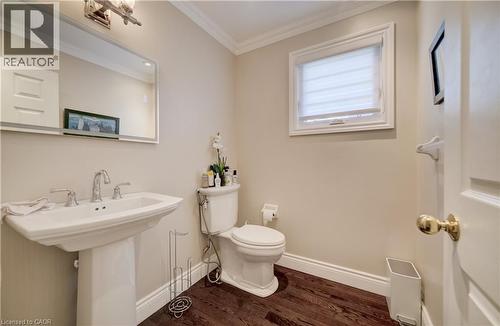 451 Burnett Avenue, Cambridge, ON - Indoor Photo Showing Bathroom