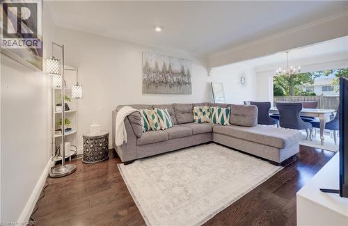451 Burnett Avenue, Cambridge, ON - Indoor Photo Showing Living Room