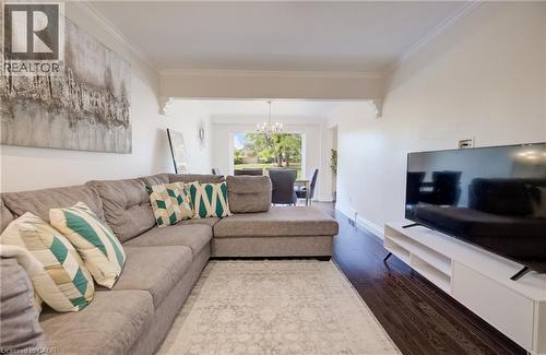 451 Burnett Avenue, Cambridge, ON - Indoor Photo Showing Living Room