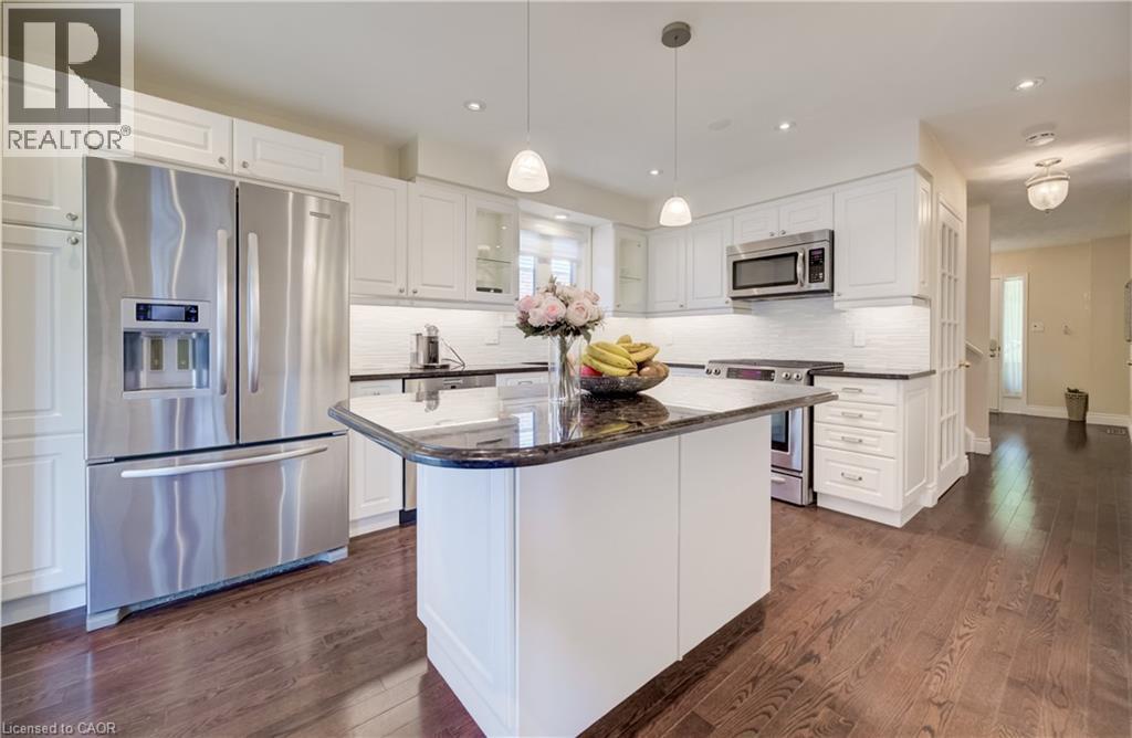 451 Burnett Avenue, Cambridge, ON - Indoor Photo Showing Kitchen With Stainless Steel Kitchen With Upgraded Kitchen