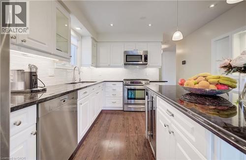 451 Burnett Avenue, Cambridge, ON - Indoor Photo Showing Kitchen With Stainless Steel Kitchen With Upgraded Kitchen