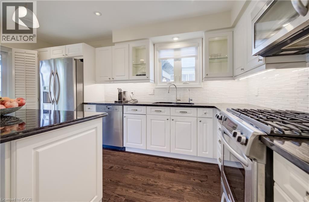 451 Burnett Avenue, Cambridge, ON - Indoor Photo Showing Kitchen With Stainless Steel Kitchen With Upgraded Kitchen