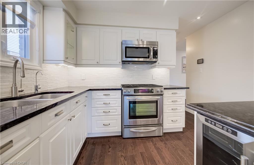 451 Burnett Avenue, Cambridge, ON - Indoor Photo Showing Kitchen With Stainless Steel Kitchen With Double Sink With Upgraded Kitchen