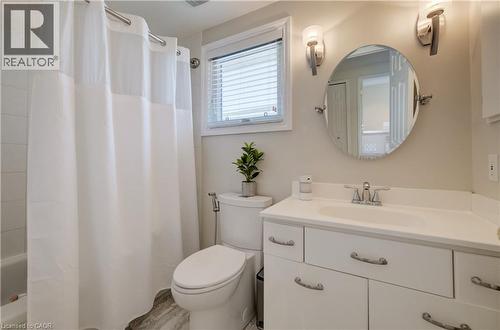 451 Burnett Avenue, Cambridge, ON - Indoor Photo Showing Bathroom