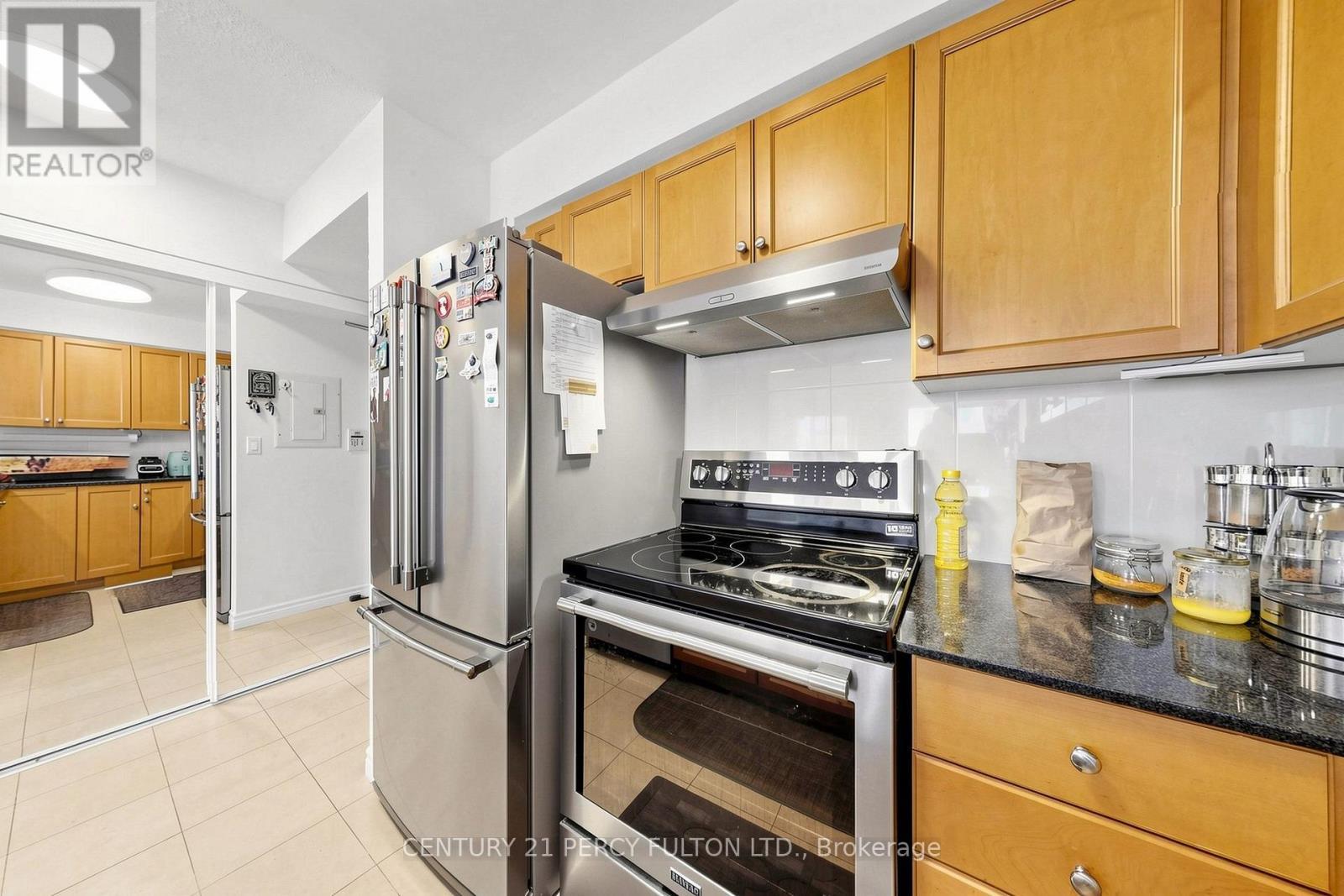 4106 - 210 Victoria Street, Toronto, ON - Indoor Photo Showing Kitchen