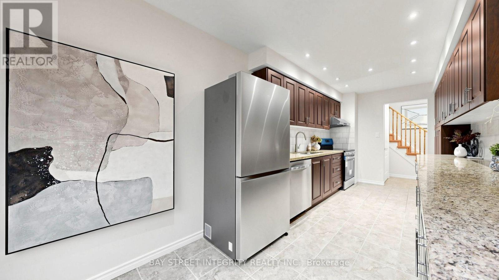 41 Jonathan Gate, Vaughan, ON - Indoor Photo Showing Kitchen