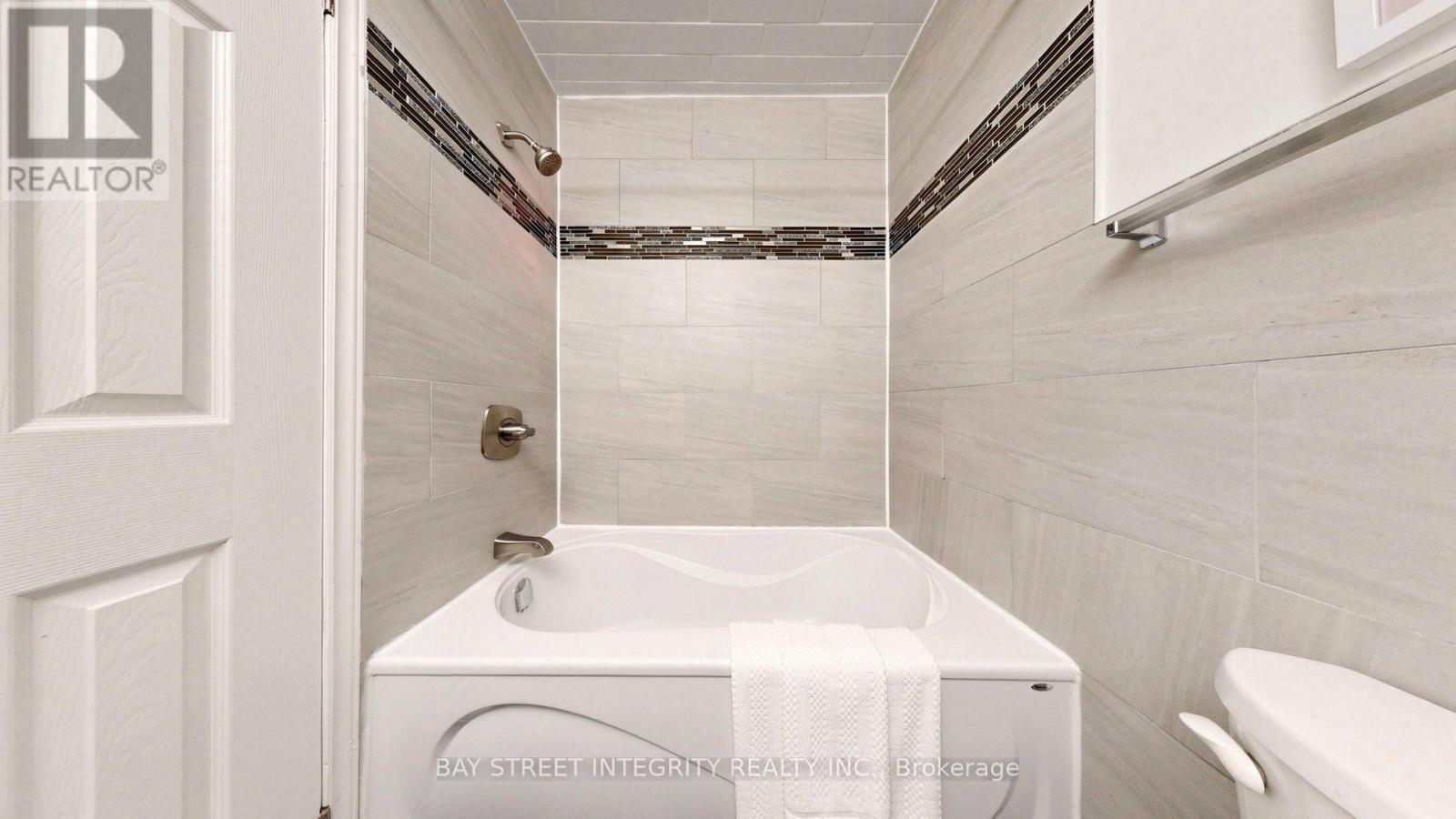 41 Jonathan Gate, Vaughan, ON - Indoor Photo Showing Bathroom