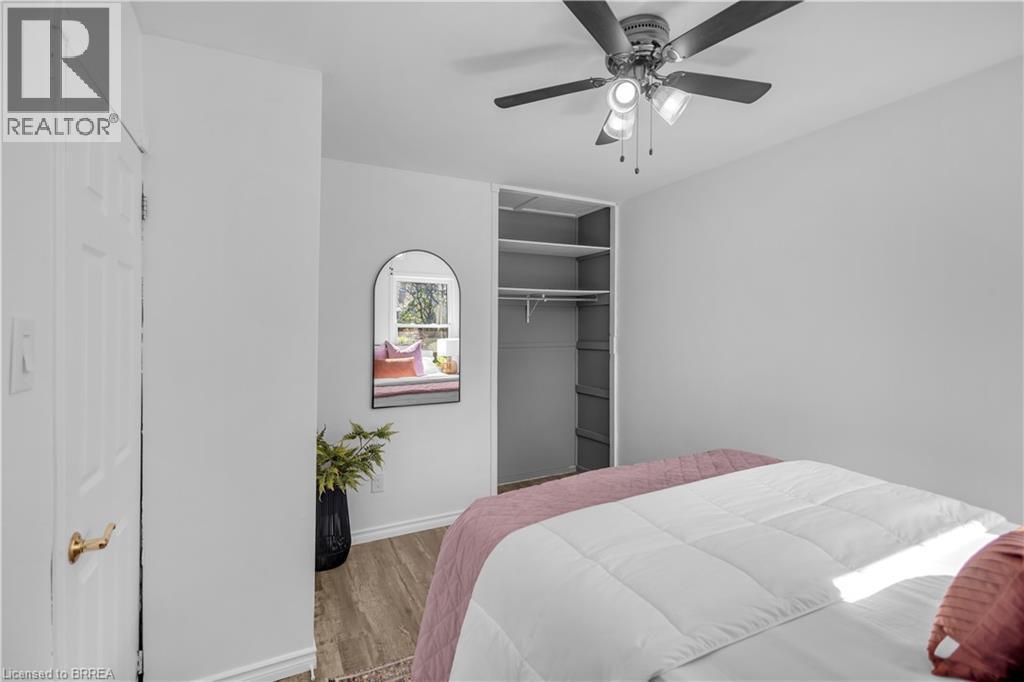 74 Eighth Avenue, Brantford, ON - Indoor Photo Showing Bedroom