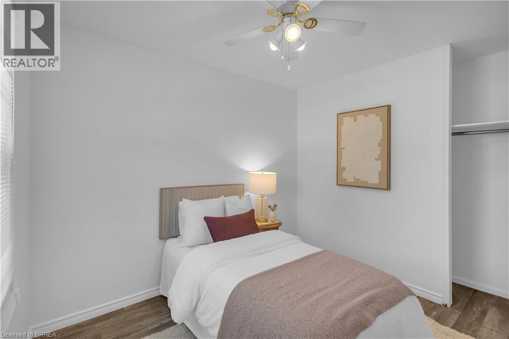 74 Eighth Avenue, Brantford, ON - Indoor Photo Showing Bedroom