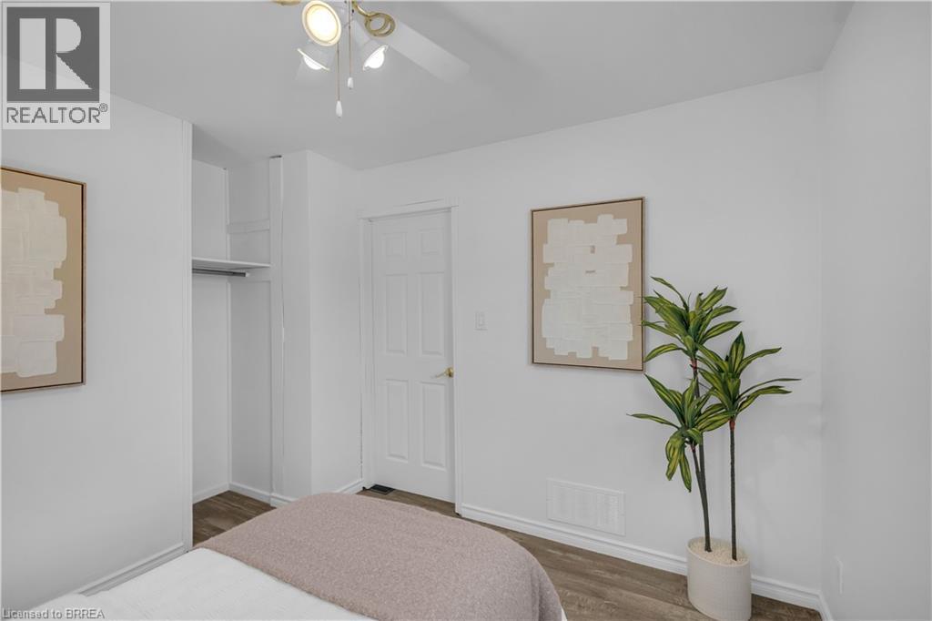 74 Eighth Avenue, Brantford, ON - Indoor Photo Showing Bedroom