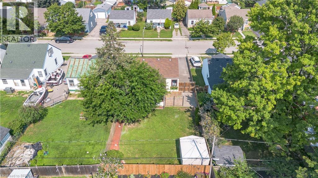 74 Eighth Avenue, Brantford, ON - Outdoor