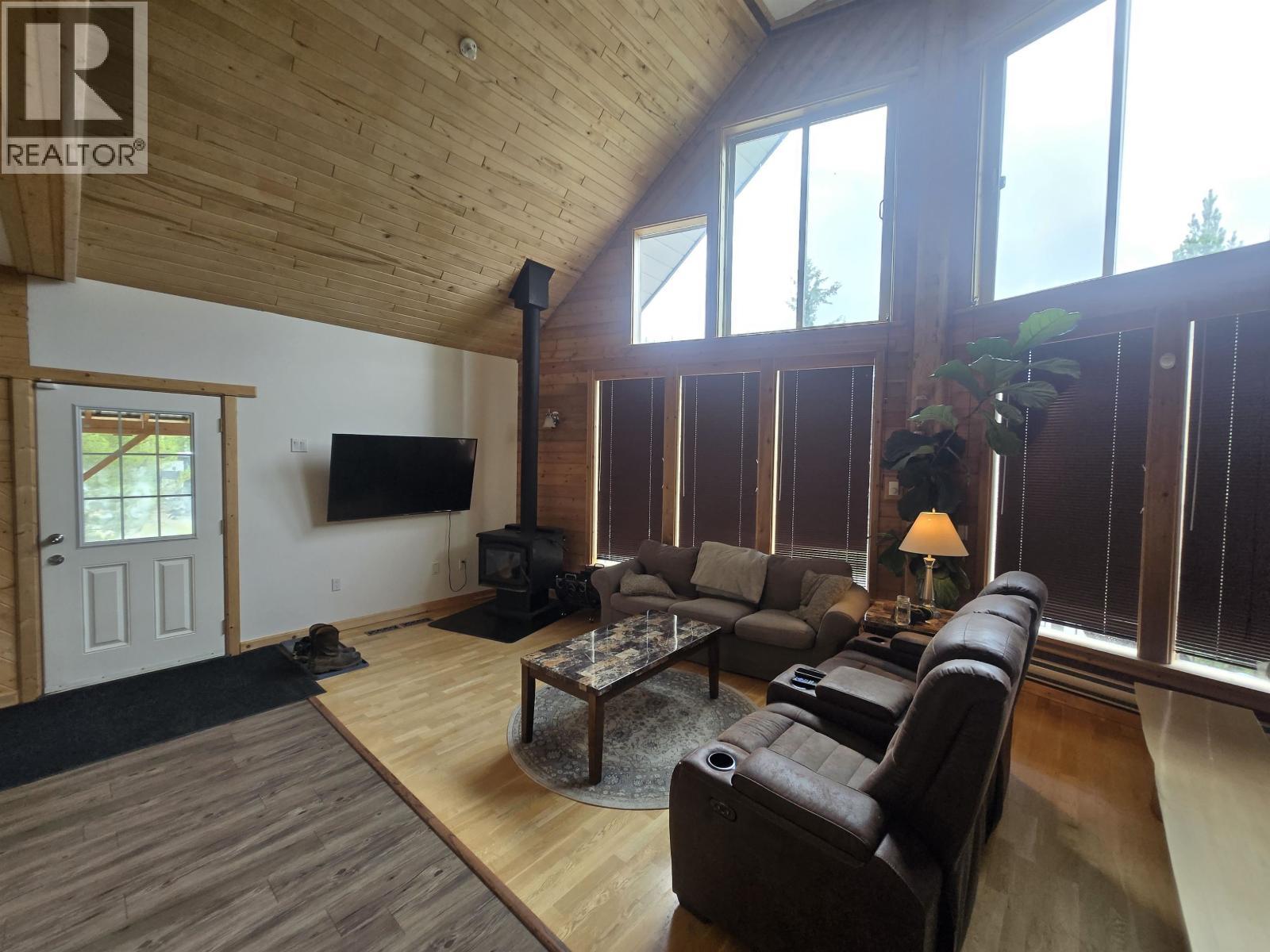 1020 Rainbow Road, Quesnel, BC - Indoor