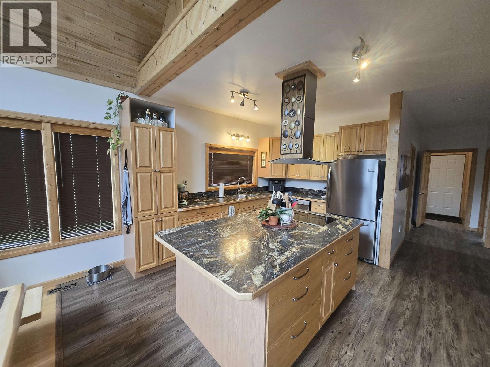 1020 Rainbow Road, Quesnel, BC - Indoor Photo Showing Kitchen