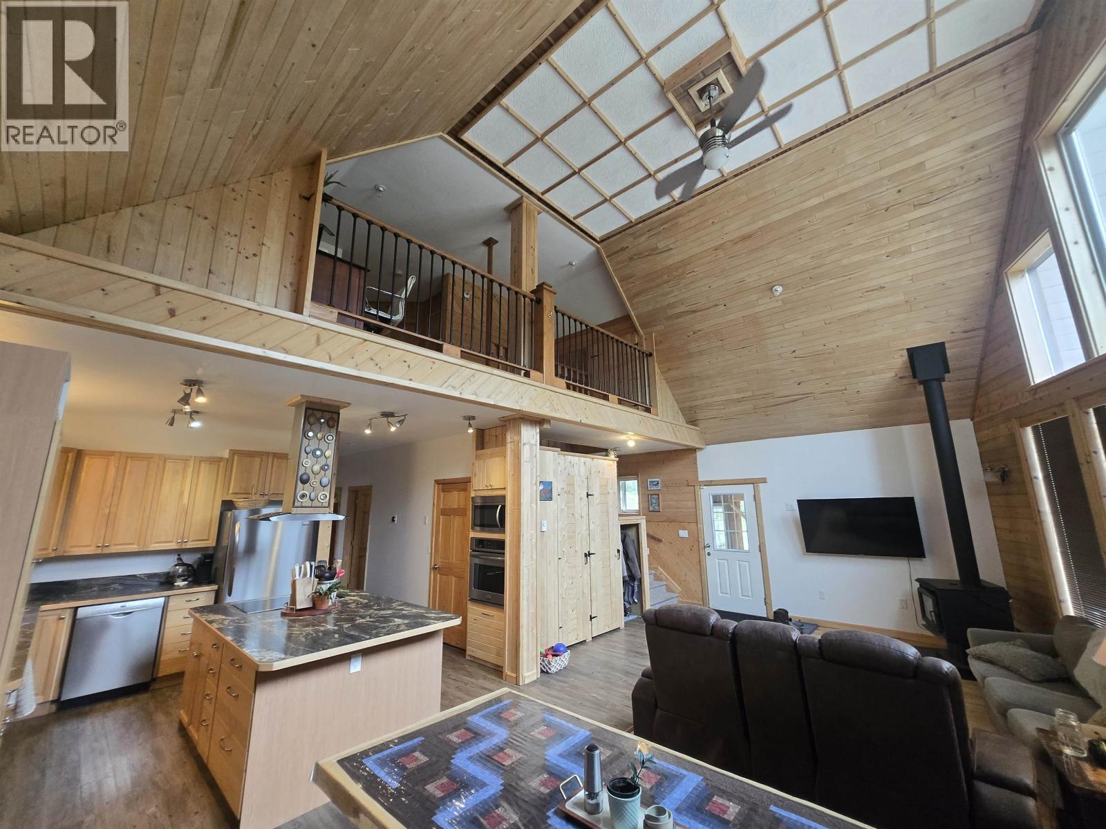 1020 Rainbow Road, Quesnel, BC - Indoor
